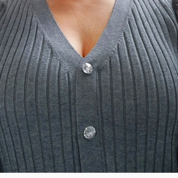 Express Women's Gray Ribbed Knit Jewel Button Front Fitted Midi Dress! Size L - Picture 5 of 9